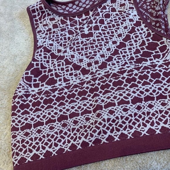 Fabletics Veranda Seamless Cropped Tank - Picture 3 of 14